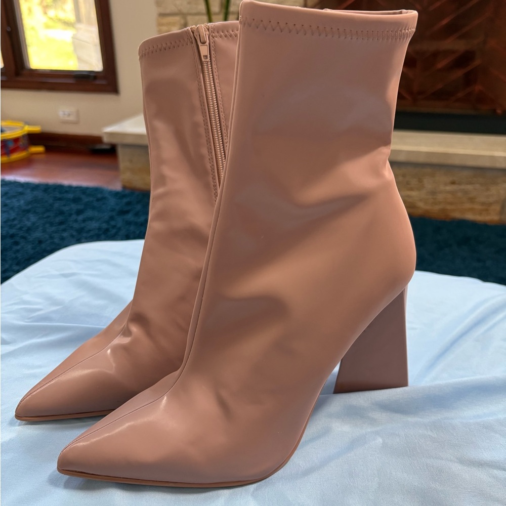 Steve Madden “Kira Blush” Heeled Ankle Boot